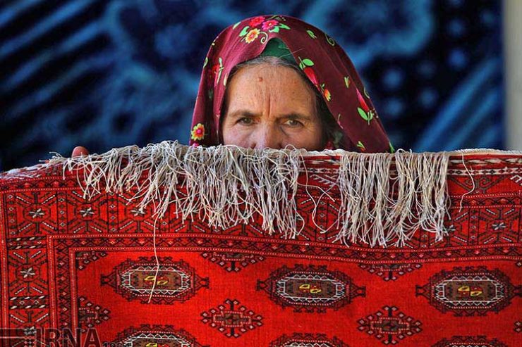 بررسی زیبایی‌‌شناسی فرش‌‌های دستباف روستایی در ایران
