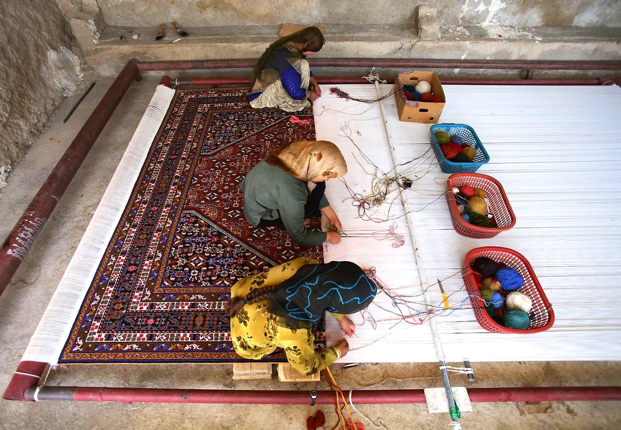 دار خوابیده قالی دستباف