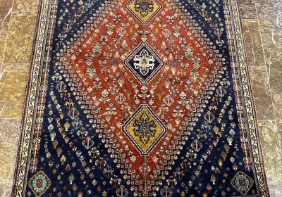 فرش دستباف ذرع و نیم شیراز (نقشه لچک ترنج لاکی)