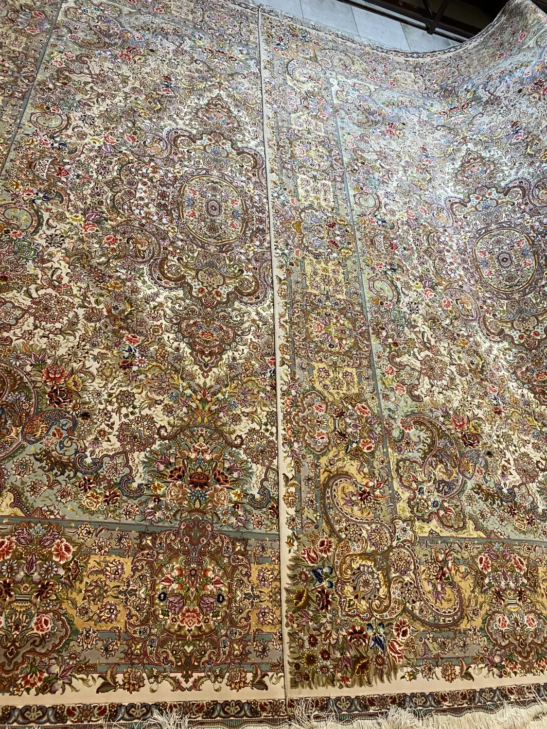 farshboom-POMEtMn3FaZ2
