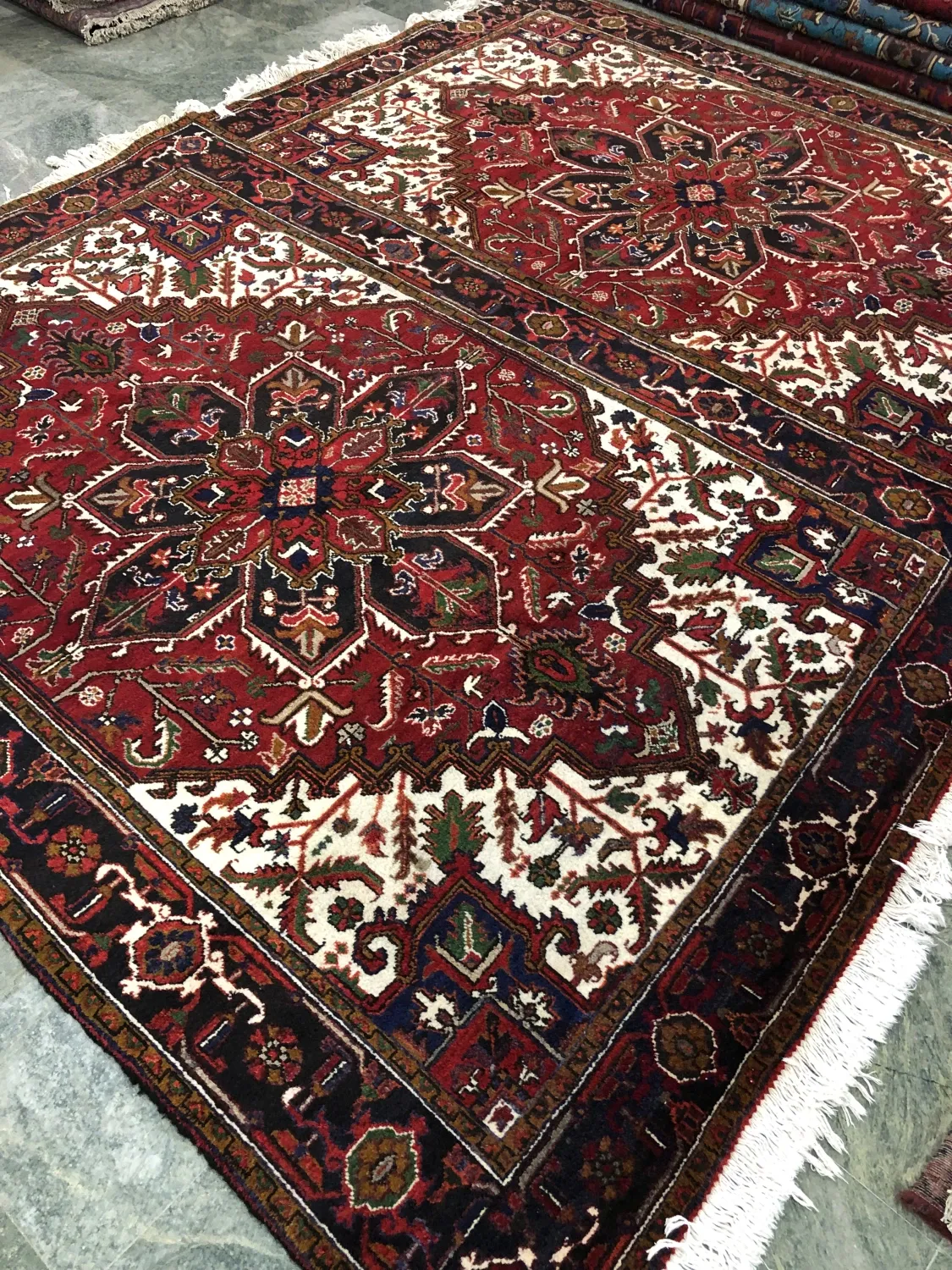farshboom-Xrw92p33sZ58