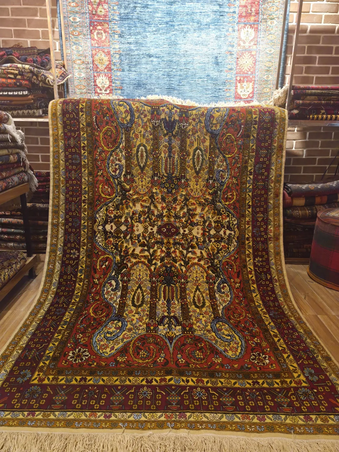 farshboom-f51ZaZx3oxfI