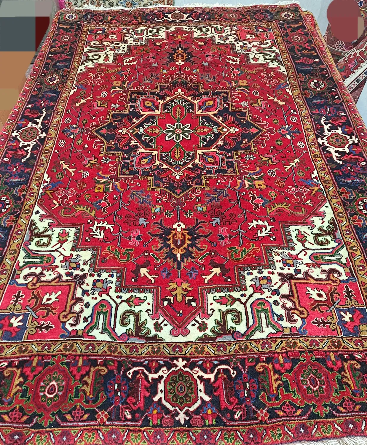 farshboom-7IgRUK4A4w7w