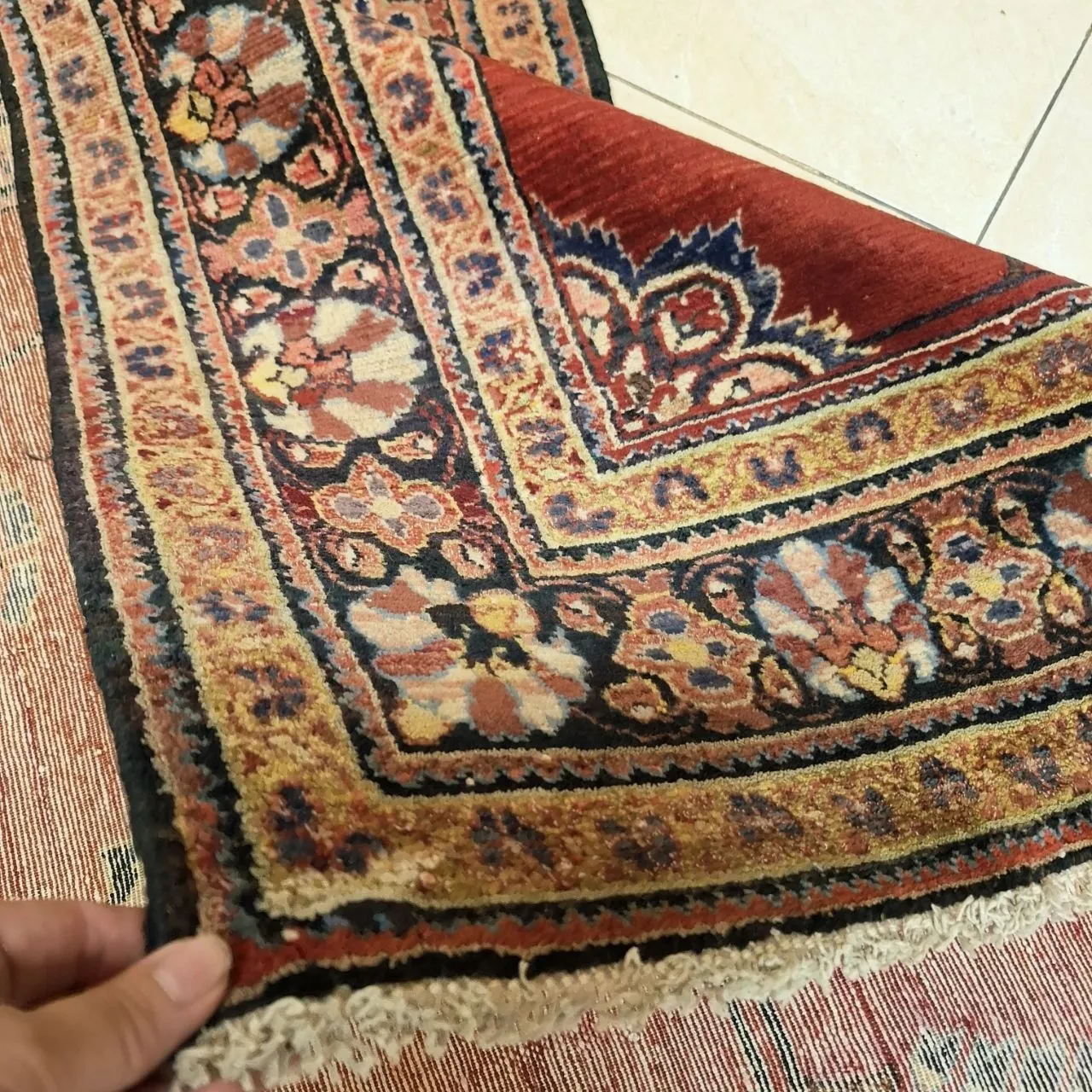 farshboom-BRK8gvyB9Y7W