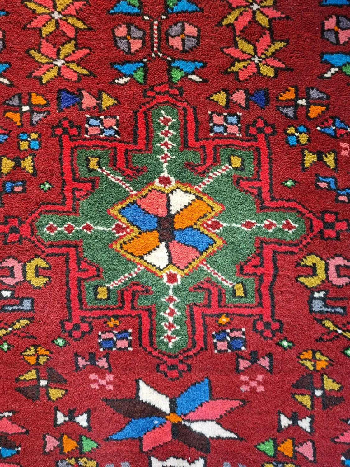 farshboom-BrVxbR3JFp93