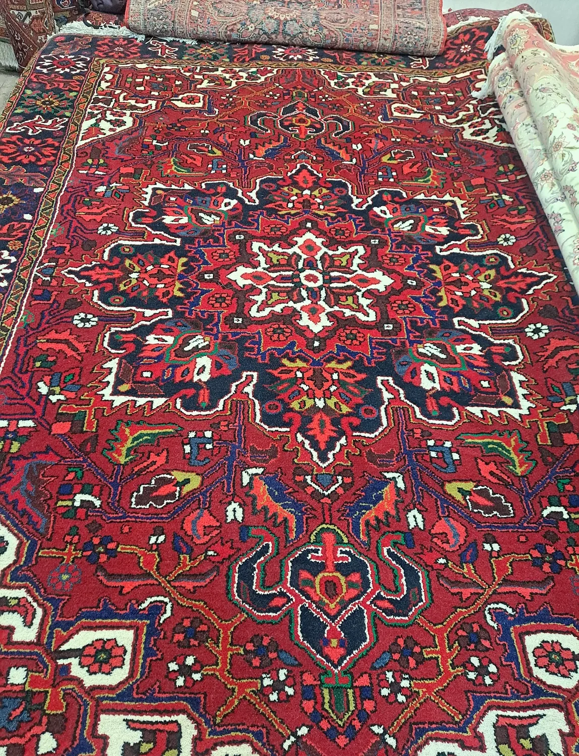 farshboom-zJ558LtJuXjB
