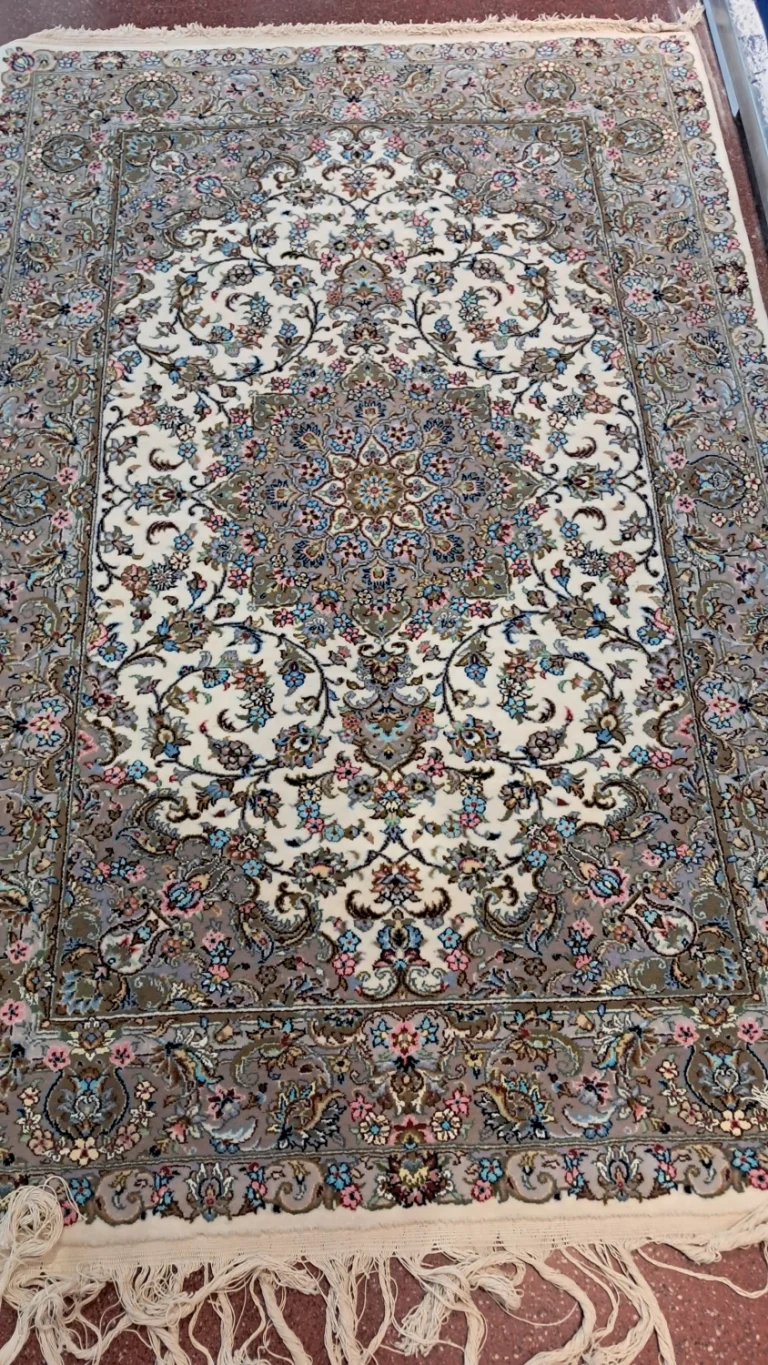 carpet-farshboom-3946919503