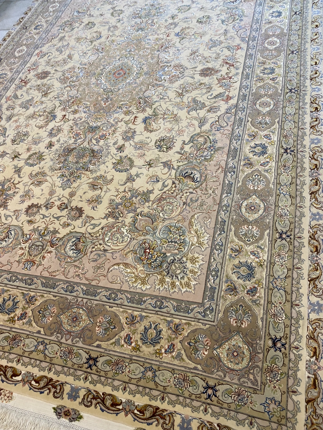 carpet-farshboom-1064078194