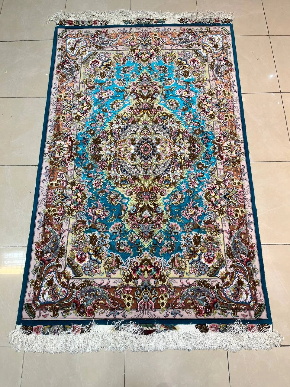carpet-farshboom-2067568553