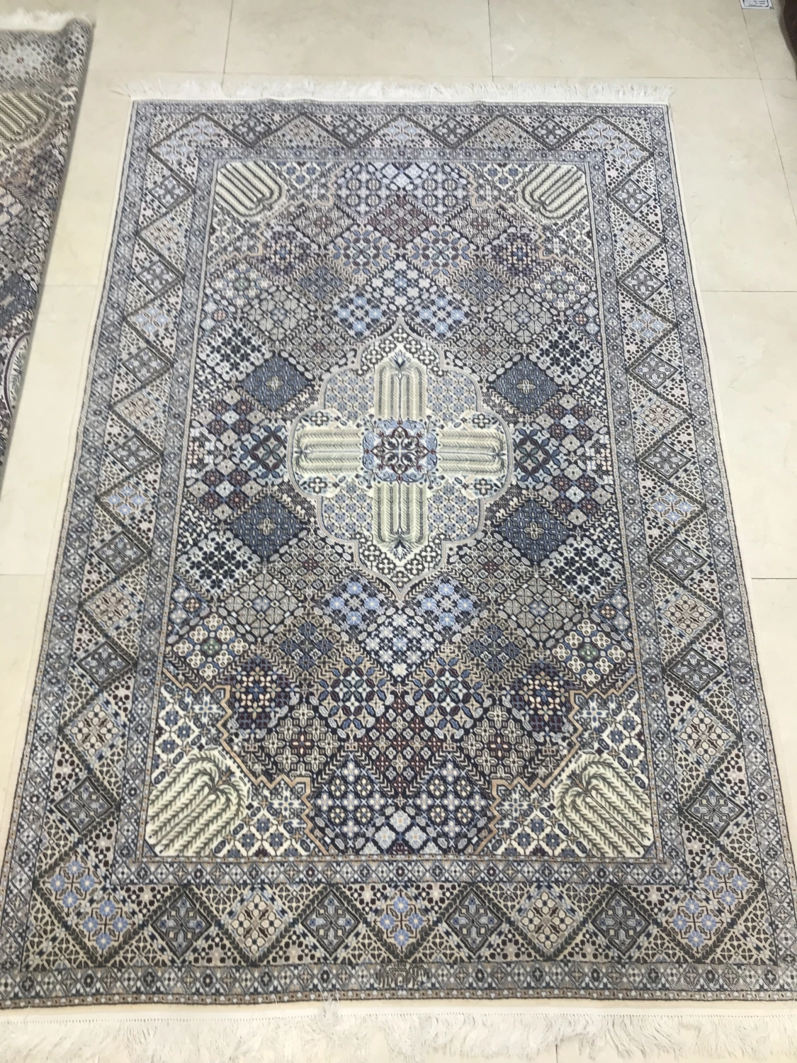 carpet-farshboom-2453314212