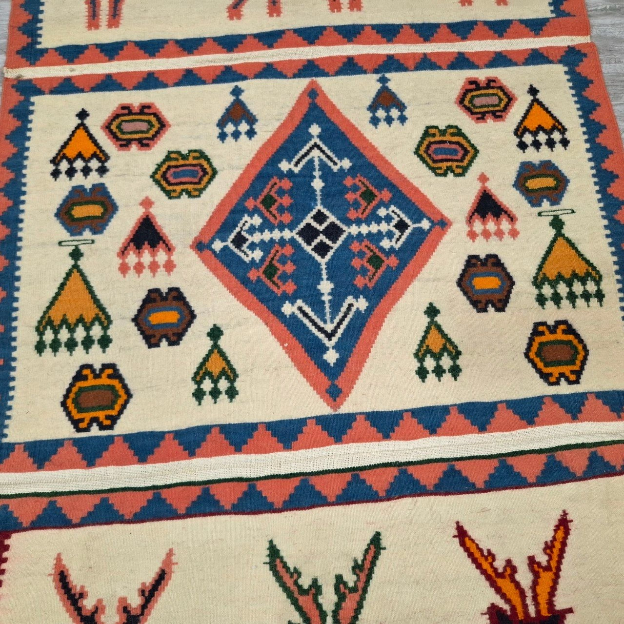 carpet-farshboom-0840839917