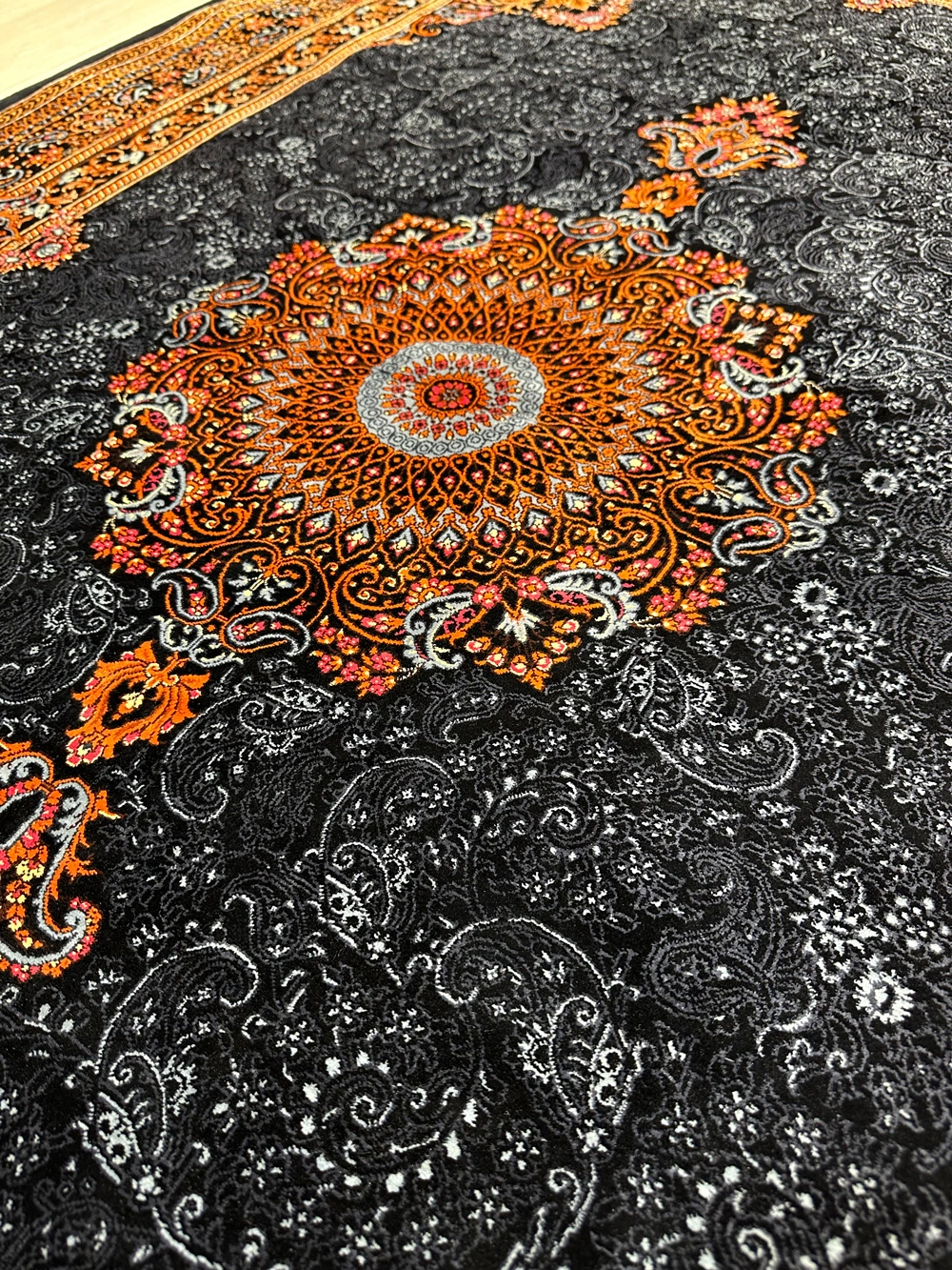 carpet-farshboom-1735349569