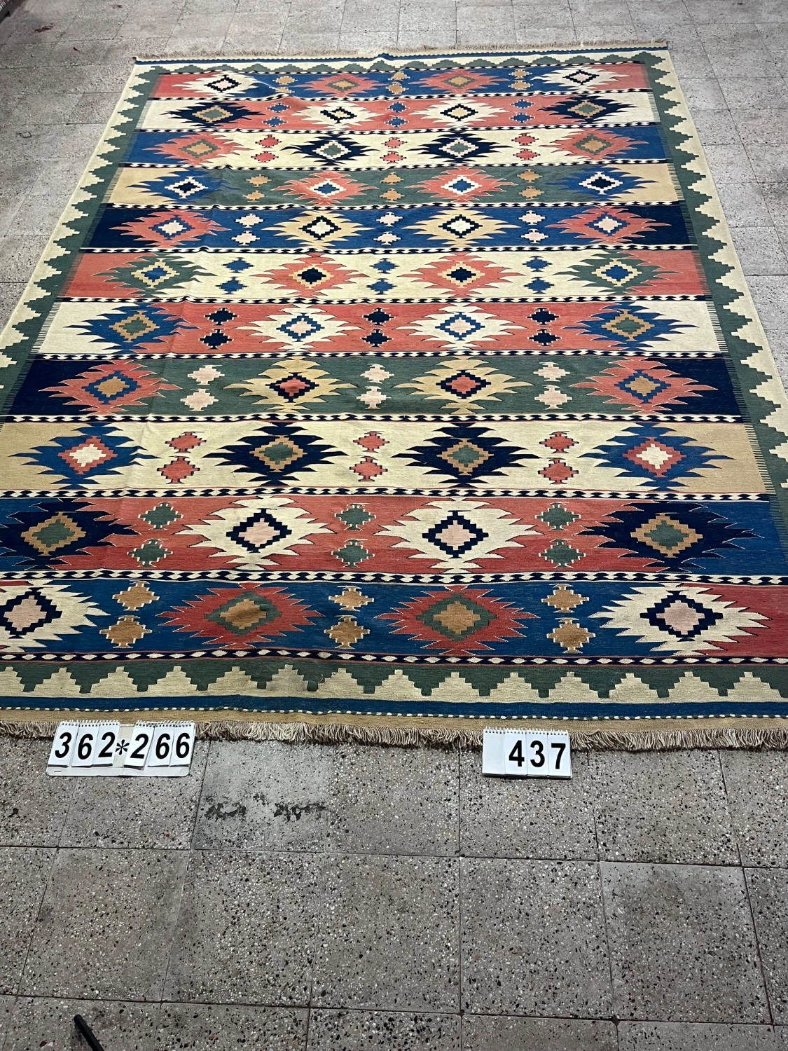carpet-farshboom-5258180555