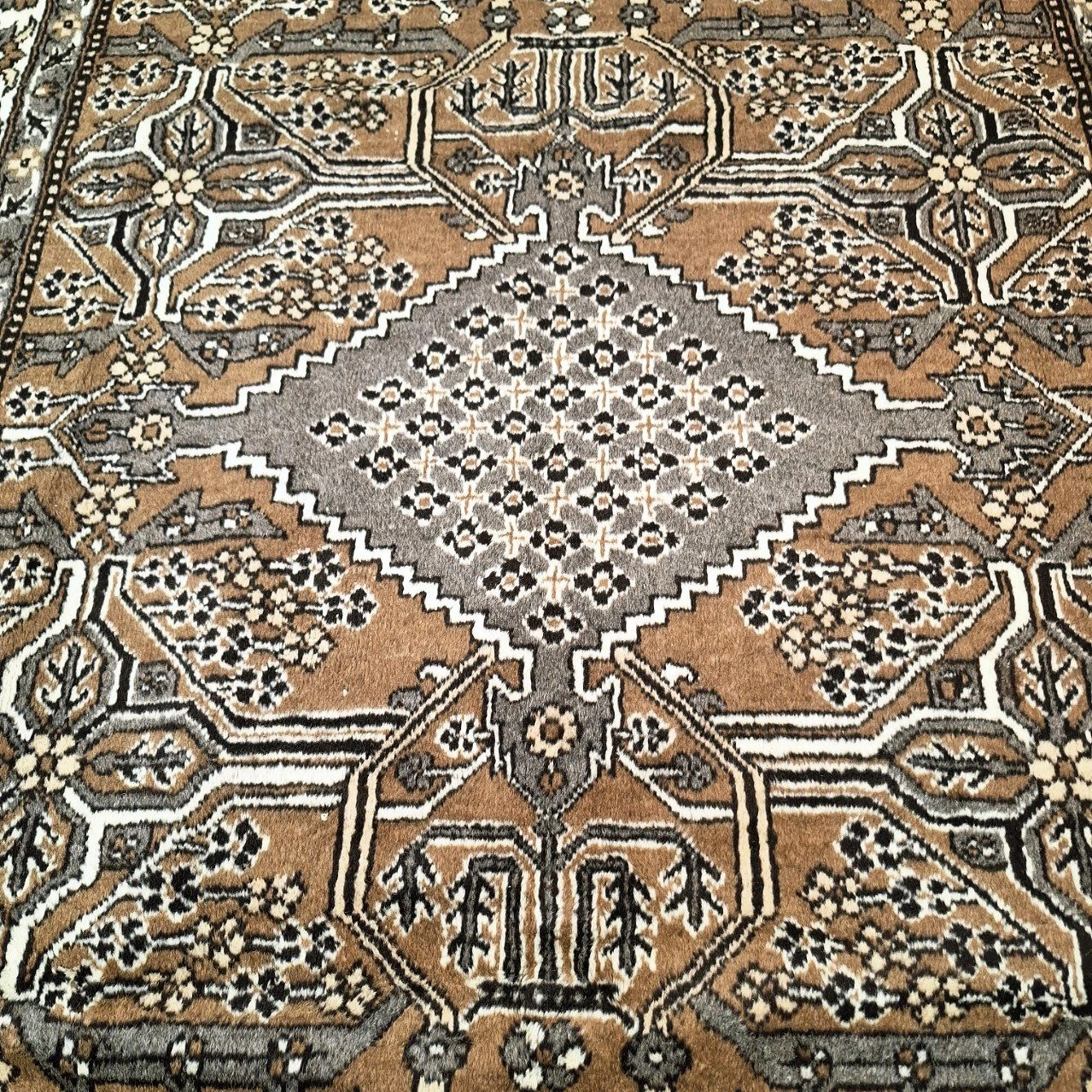 carpet-farshboom-1982242191