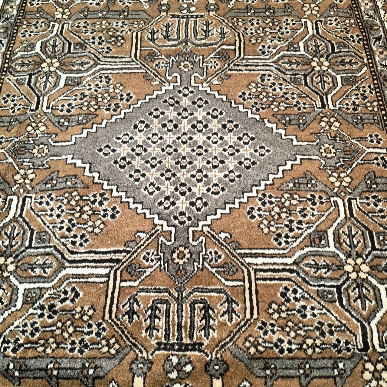 carpet-farshboom-2390147988