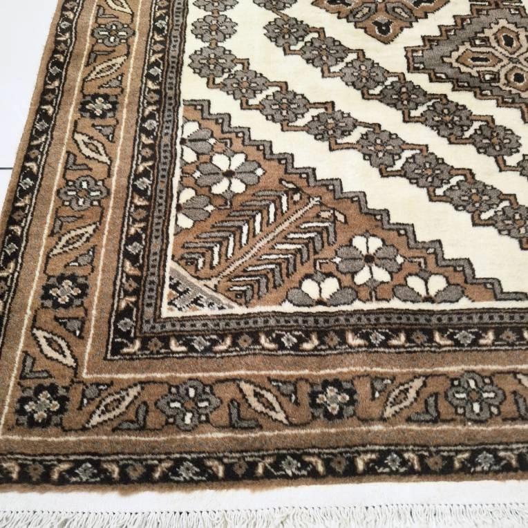 carpet-farshboom-5057645394
