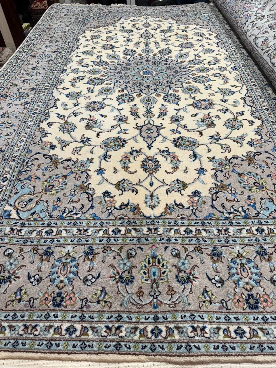 carpet-farshboom-1703750443