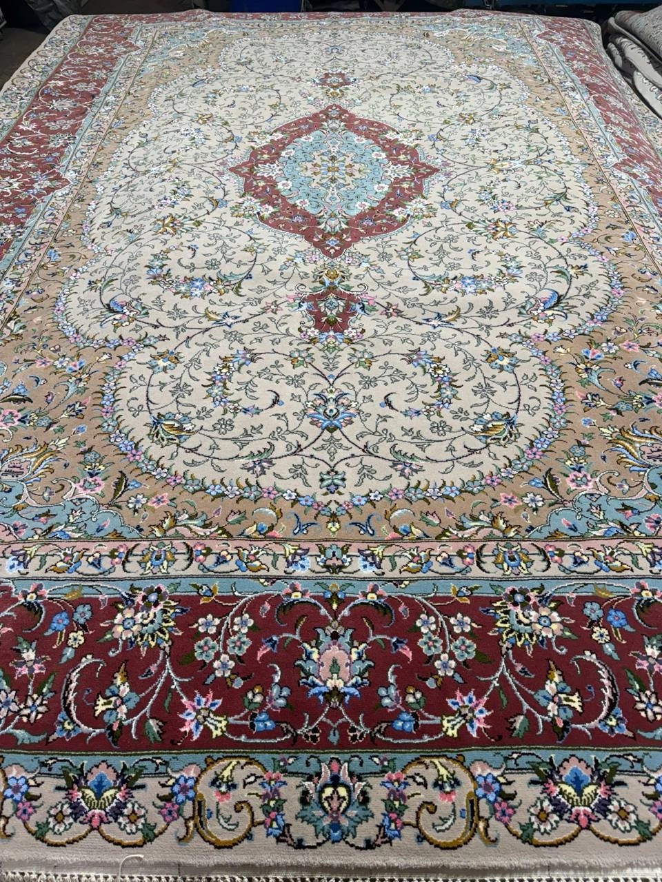 carpet-farshboom-1747773298