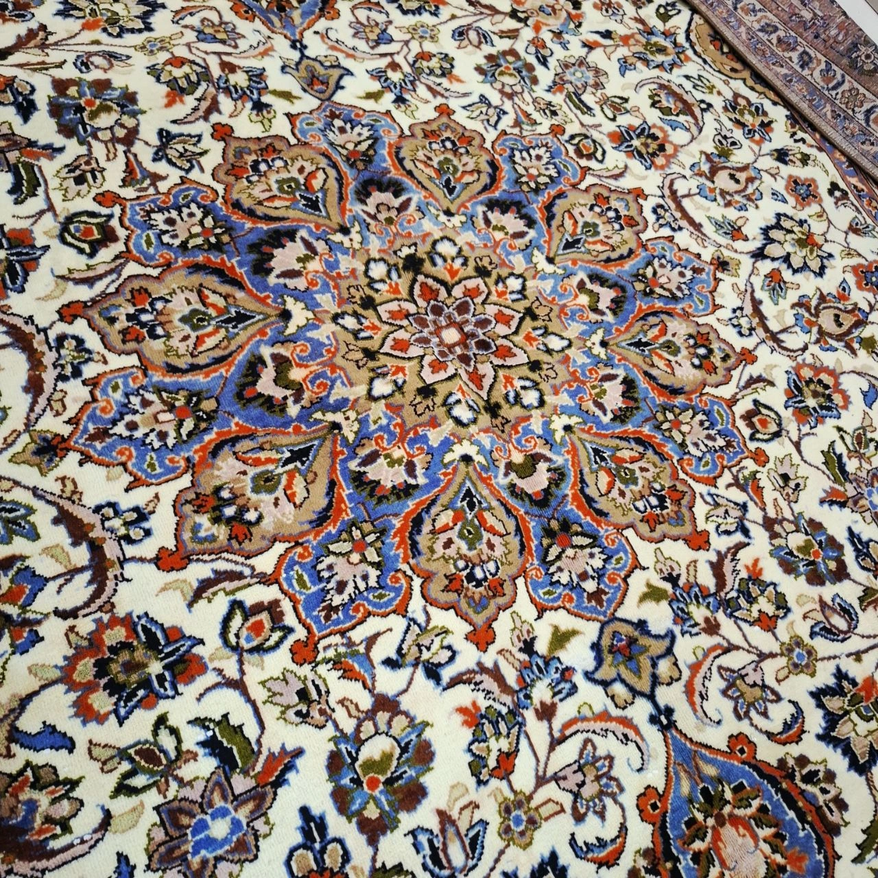 carpet-farshboom-9364015401
